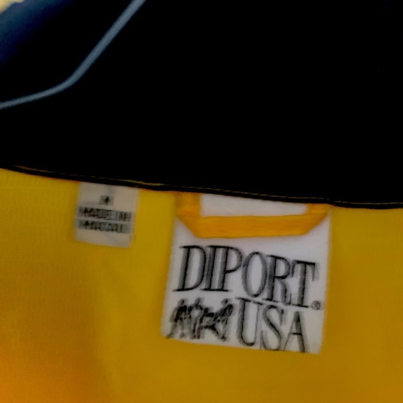 Nice nylon pullover. Zip with draw string bottom. - Picture 4 of 8